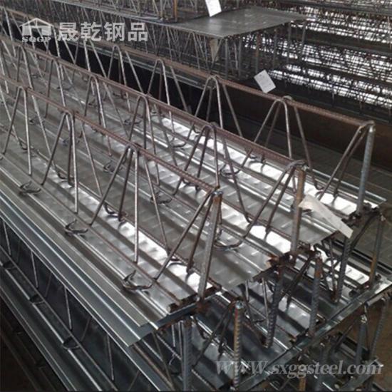 Steel truss floor deck for construction